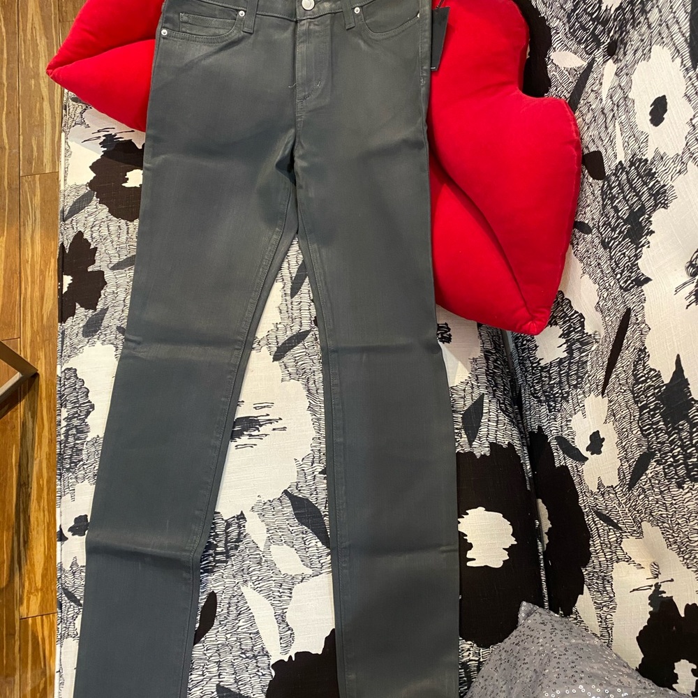 Fabulous NWTs JOE’S Skinny Grey Skies waxed jeans!